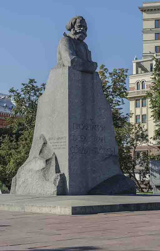 111 - Rusia - Moscu - monumento a Karl Marx